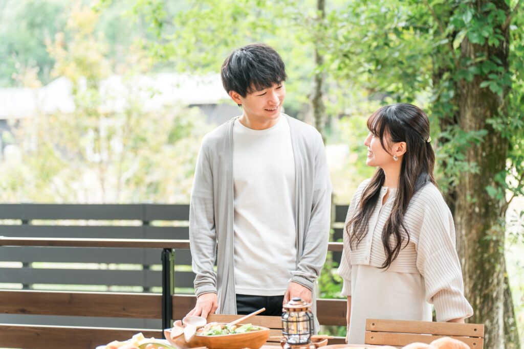 既婚者と食事に行く女性の心理｜トラブルを避けて交流を楽しむための注意点