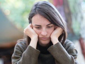 既婚者が好きな人を忘れる方法|忘れなきゃと思うほど忘れられないときは?